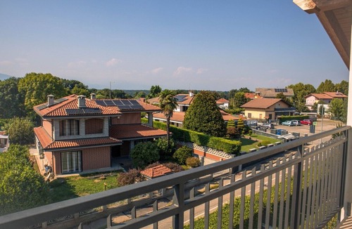 Crusinallo Apartment | Il Ciliegio Relax & Wellness, apartment surrounded by greenery