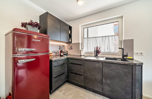 Naturno Apartment | "Il Cuore Rosso" holiday flat - new build in the centre with mountain views, balcony and AC