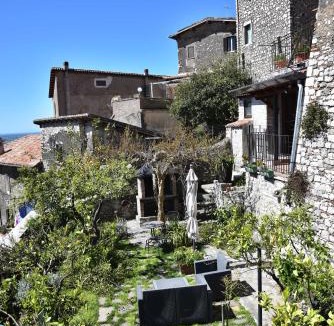 Sermoneta House | Il giardino di Adele