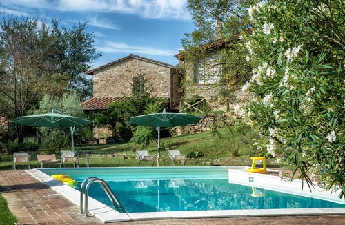 San Venanzo Cottage | Il Mandorlo, typical country house with panoramic swimming pool and Spa