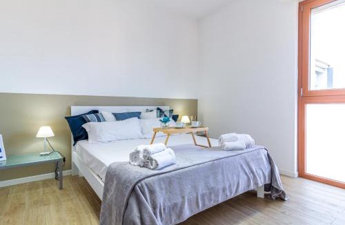 Vimercate Apartment | Il quadrato blu by Houset