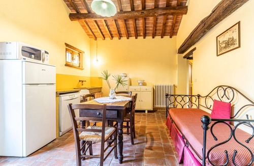 Badicorte Apartment | "Il Querciolo" Apartment "Carnovalino" for 2 people in a farmhouse in Valdichiana, in the heart of Tuscany