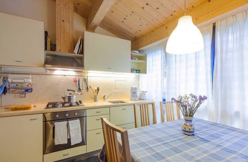 Arcugnano Apartment | Il Trifoglio: group stays surrounded by nature and poolside relaxation