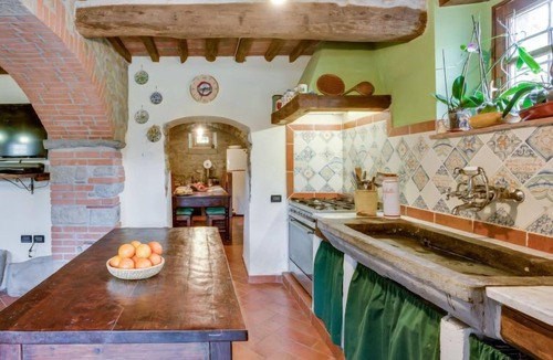 Pontito House | Il Vecchio Ospitale by Interhome