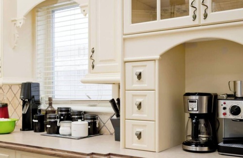 Arbour Lake Apartment | Il Veneto 3BR2BA Arbour Lake retreat w/IR Sauna, BBQ, C-Air, sleeps 8