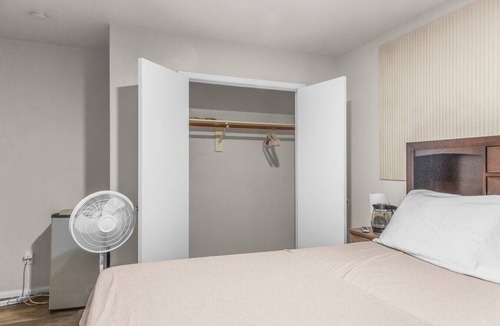 Greater Fondren Southwest House | Ile Ayo - BR with Shared Bathroom in a Co-Living Home (2)