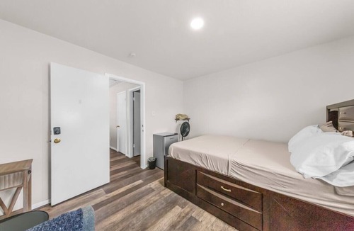 Greater Fondren Southwest House | Ile Ayo - BR with Shared Bathroom in a Co-Living Home (1)