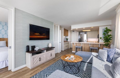 Waikiki Apartment | Ilikai Collection 12 Corner Oceanfront Condo with amazing views