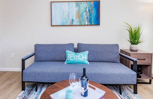 Waikiki Apartment | Ilikai Collection 6- Stylish 1BR- Mountain View- Beachfront Resort