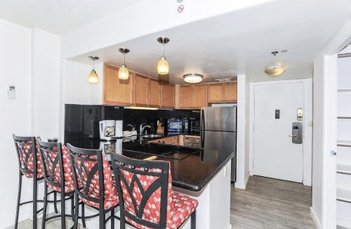Waikiki Apartment | Ilikai Tower 940