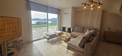 Karystos Villa | iliopetra Luxury Homes - Dilisos