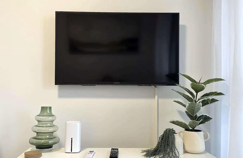 Grafton Apartment | Immaculate 2BDR Central City Chic Apartment