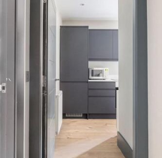 Warriston Apartment | Immaculate 3 Bed Apartment with Private Entrance in Inverleith