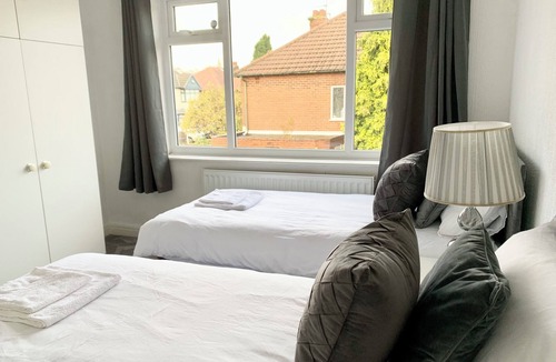 Droylsden House | Immaculate 3-Bed Travel nest unavailable
