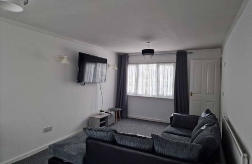 Little Hay House | Immaculate 3 bedroom house in Fordbridge