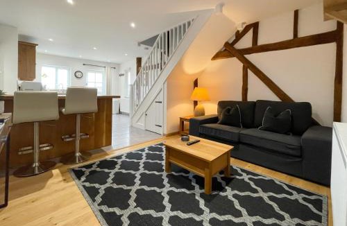Dunmow Apartment | Immaculate barn annexe close to Stansted Airport