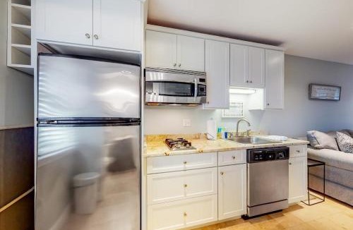 Dennis Port House | Immaculate Beach Condo