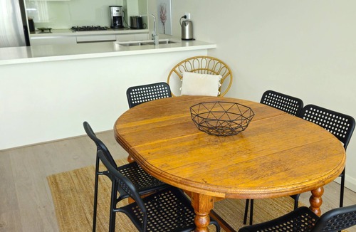 Gordon Apartment | Immaculate & Conveniently Located Apartment in the Heart of Gordon