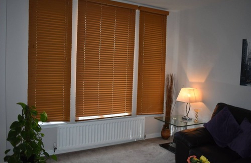 Edinburgh Apartment | Immaculate cosy flat next to Holyrood park