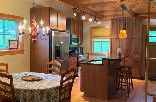 Belmont House | Immaculate Cottage in Belmont Mt Holly: Ski Okemo, Killington, VAST,lakes, golf