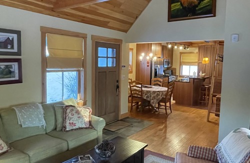 Belmont House | Immaculate Cottage in Belmont Mt Holly: Ski Okemo, Killington, VAST,lakes, golf