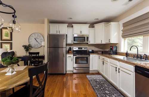 Skyland Cottage | Immaculate Cottage with Hot Tub and Fireplace