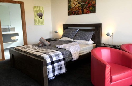 Paparoa National Park Cabin | Immaculate Couples Retreat near Pancake Rocks in Punakaiki, South Island