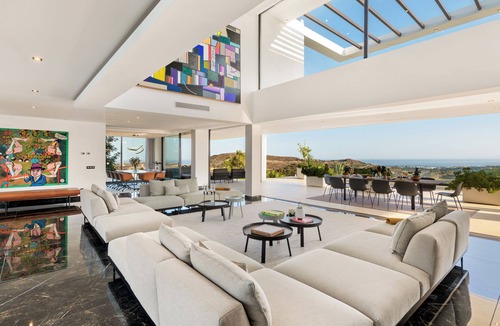 Benahavis Villa | Immaculate Golf Course Villa with Amazing Views