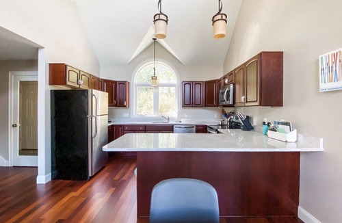 Campton House | Immaculate home with breathtaking Mountain View