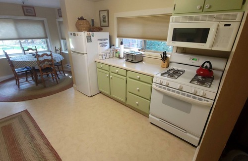Ennis Cottage | Immaculate, homey and perfectly located for your stay in downtown Ennis.