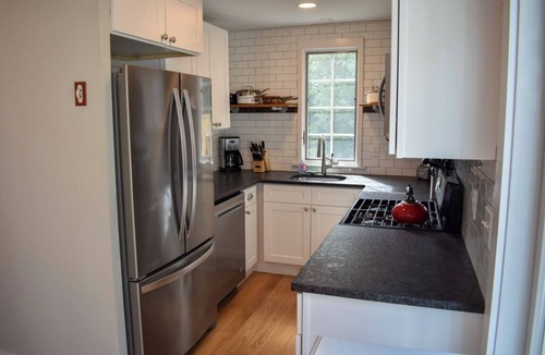 West Dennis House | Immaculate Nantucket style cape home near beach!