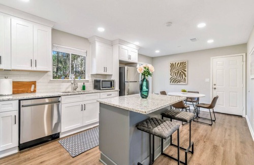 Rex House | Immaculate Pro Decor ComfyATH - Rex - 3BR - Pet Friendly - Fenced (wfield)& Fenced (wfield)
