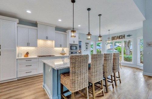 Saint Simons Island House | Immaculate Custom Home | 2.5 blocks to Beach | Heated Pool + Spa | Dog Friendly