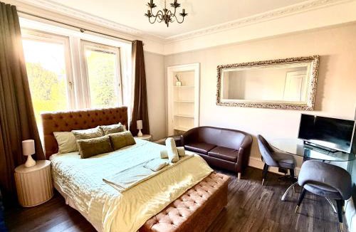Gilmerton Apartment | Immanuel House - Modern Luxury Victorian Home 1872 - Free Parking & SuperFast Fibre Optic WiFi