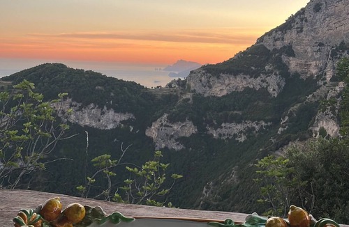 Agerola Cabin | Immerse yourself completely in nature; relax in the tub, surrounded by the whirlpool and the stars.