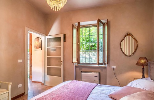 Castell'Arquato Apartment | Immerse yourself in a historical experience, the Kampfstein House, built in 1700, offers you and you