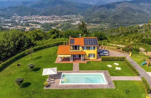 Borghetto di Vara Villa | Immersed in the greenery and surrounded by the tranquility of Ligurian nature, Villa Effe offers maximum comfort and serenity for the whole family or groups of friends.The villa has a large garden where you can relax. For the little ones, there is an equ