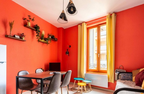 Clermont-Ferrand Apartment | Immeuble Central - Sleeps 24 Marmontel-Clermont