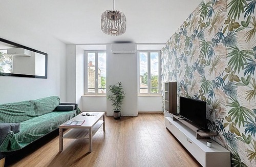 Coudes Apartment | Immeuble complet climatisé, 24 couchages, centre ville, proche A75