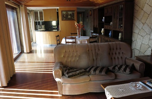 Amares House | Impeccable 2-Bed House in Prozelo