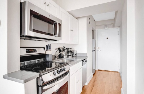 Corey Hill Apartment | Impeccable Brookline Studio w/Gym & W/D, near Green Line, by Blueground