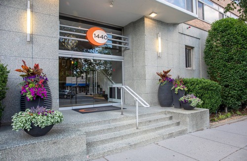 Corey Hill Apartment | Impeccable Brookline Studio w/Gym & W/D, near Green Line, by Blueground