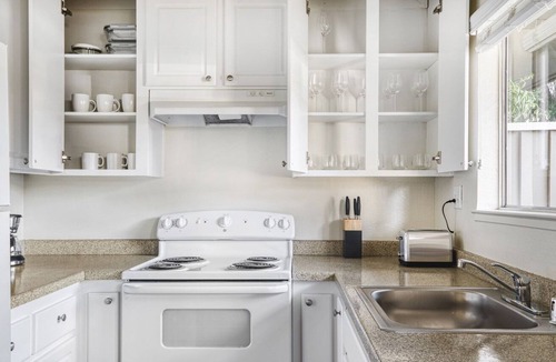 Campbell House | Impeccable Campbell 2BR w/ Pool & BBQ, 10 mins to Netflix, by Blueground
