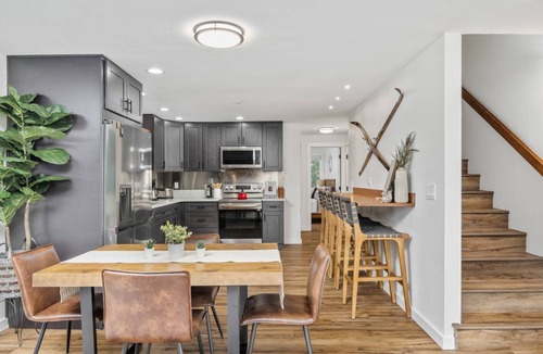 Government Camp House | Impeccable Custom Furnishing and Design, Pet Friendly, BBQ, One Block From Center of Government Camp
