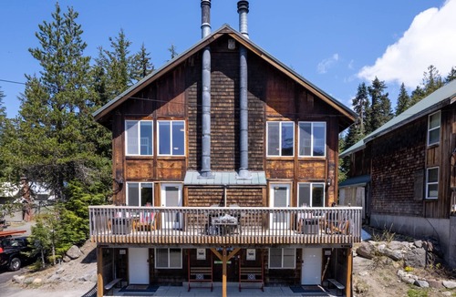 Government Camp House | Impeccable Custom Furnishing and Design, Pet Friendly, BBQ, One Block From Center of Government Camp