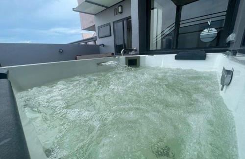 Taman Melaka Raya Apartment | Imperio Residence Melaka - Private Jacuzzi with Seacityview stay with Wifi
