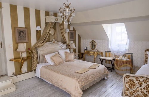 Tourny House | Impressionist Giverny Bedroom