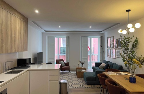 Malasana Apartment | Impressive 3BR Sunny Terrace in Chueca