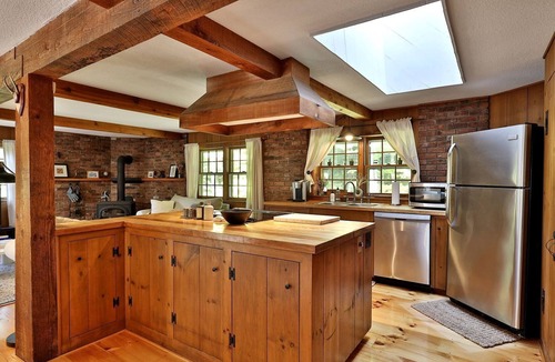 East Haven  Rutland County Cabin | Impressive Cabin with Hot-tub and Fascinating Views in Mendon, Vermont
