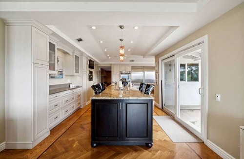 Thousand Oaks Cottage | Impressive Cottage with Swimming Pool in Thousand Oaks, California